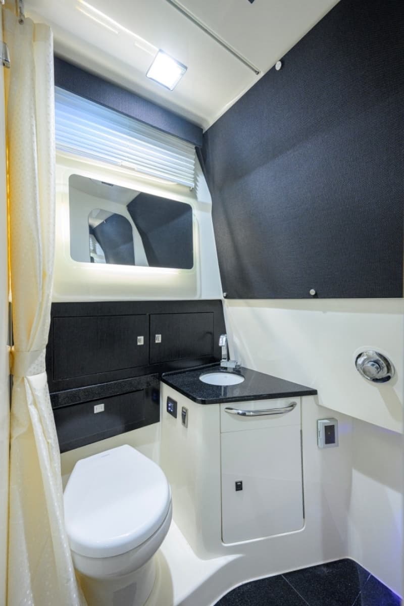 2024 Boston Whaler Outrage - Photo 21