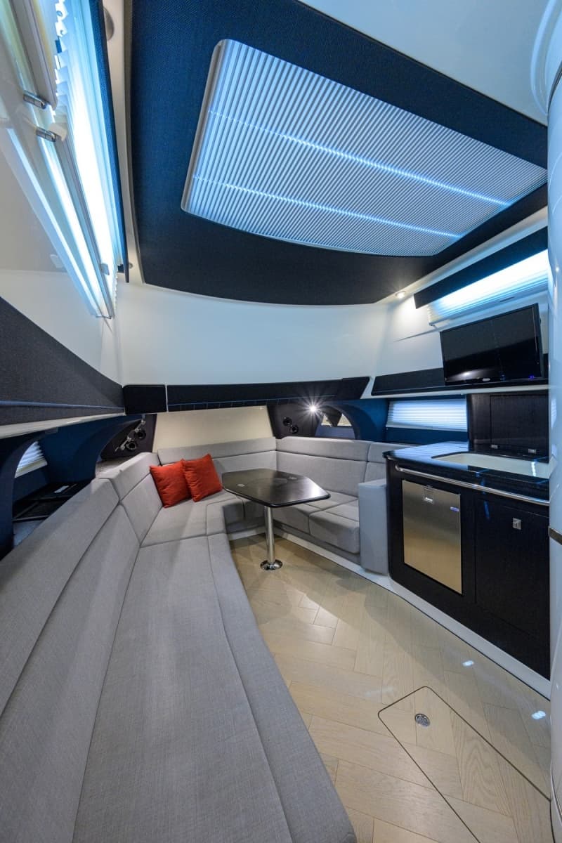 2024 Boston Whaler Outrage - Photo 18