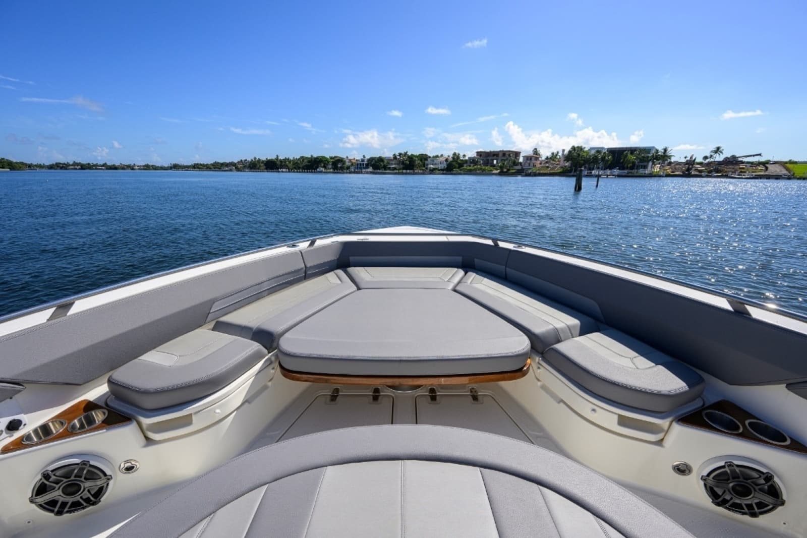 2024 Boston Whaler Outrage - Photo 7