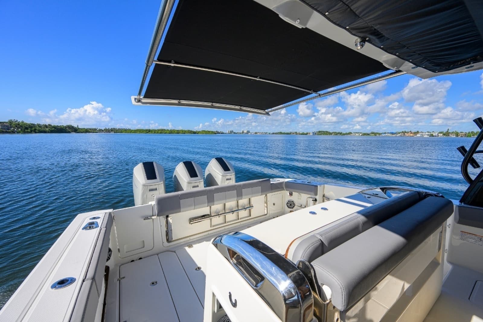 2024 Boston Whaler Outrage - Photo 40