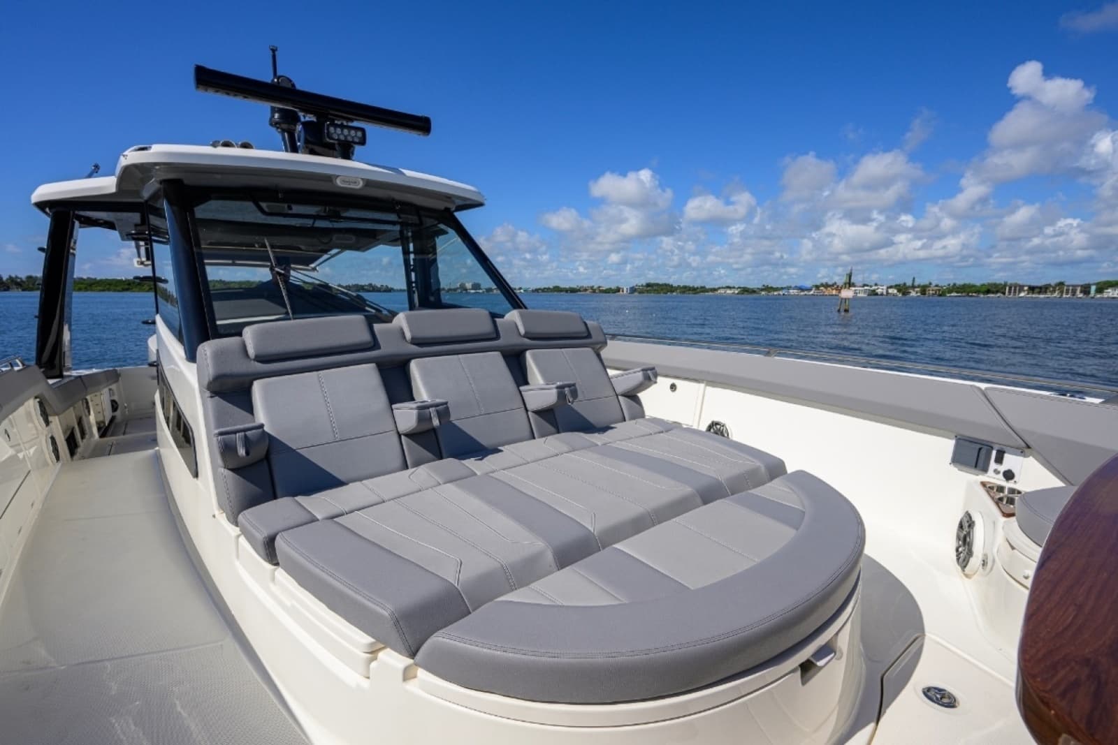 2024 Boston Whaler Outrage - Photo 17