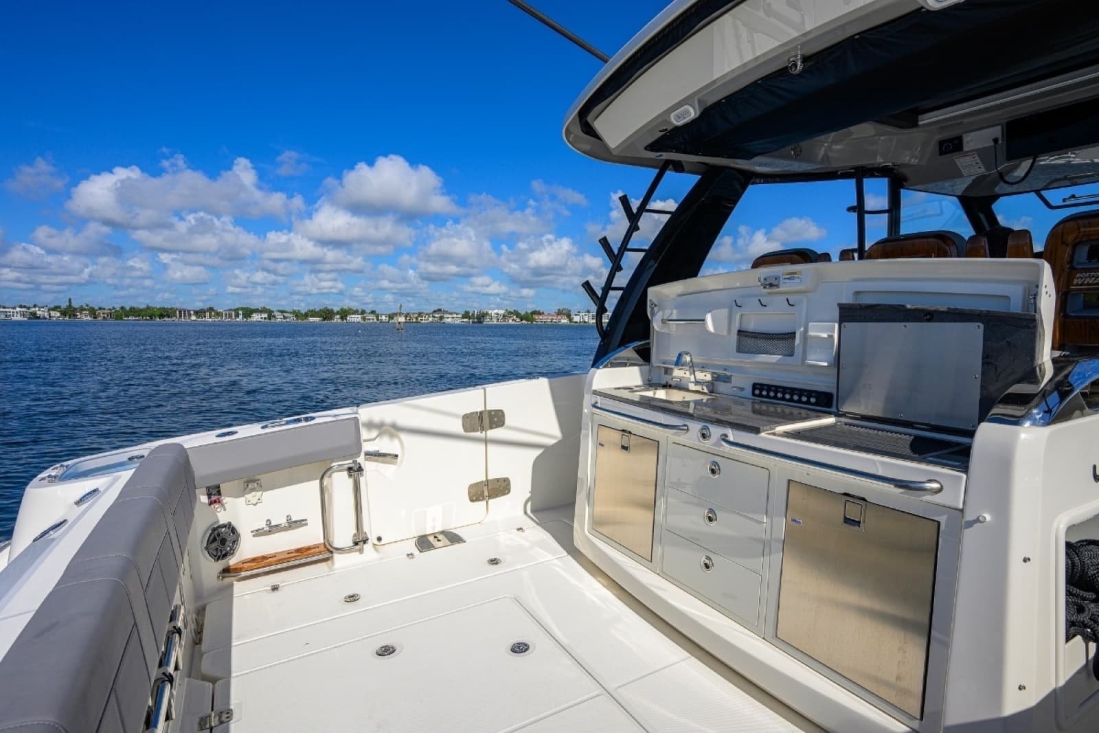 2024 Boston Whaler Outrage - Photo 37