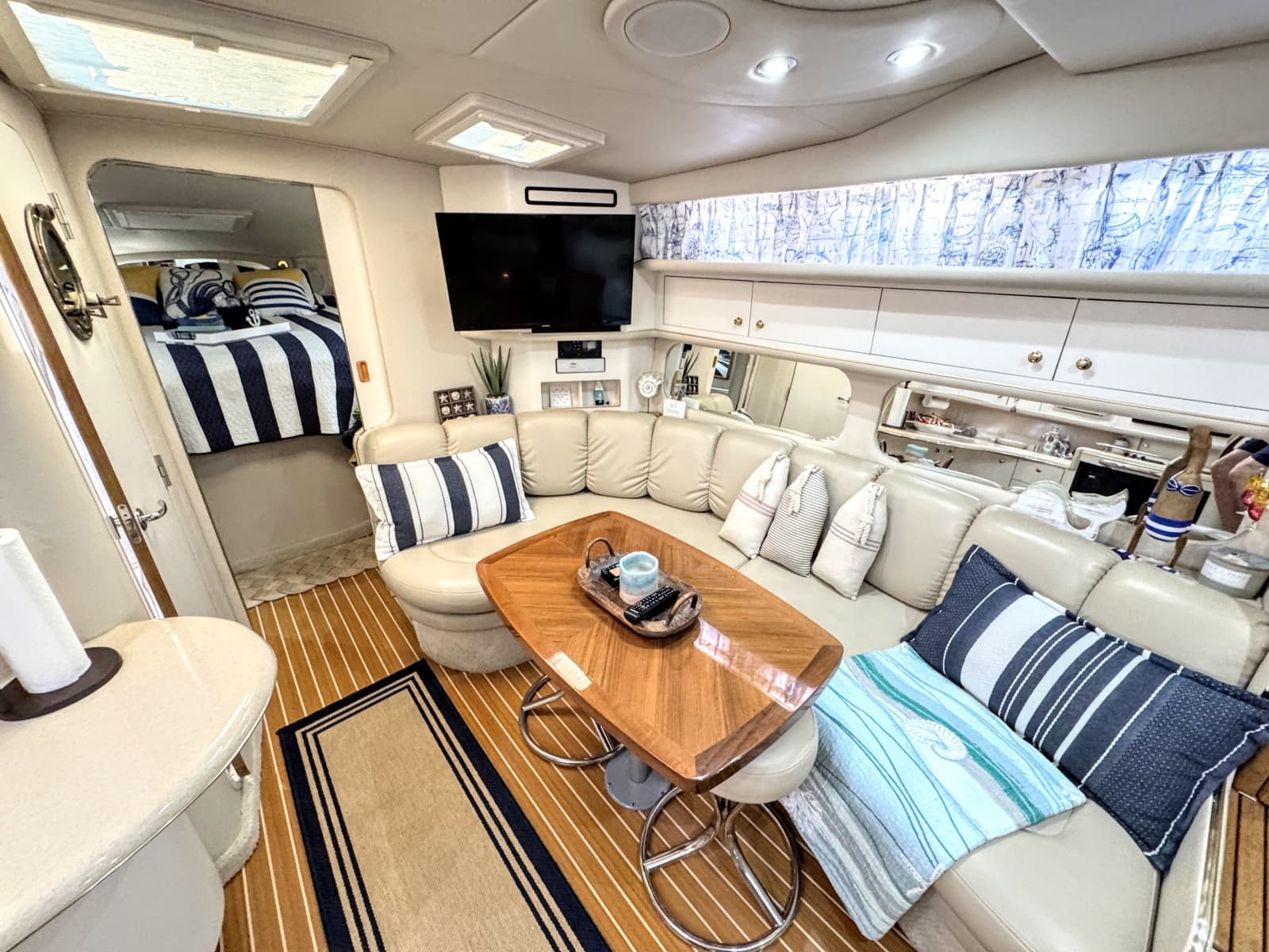 1999 Sea Ray 370 Sundancer - Photo 21