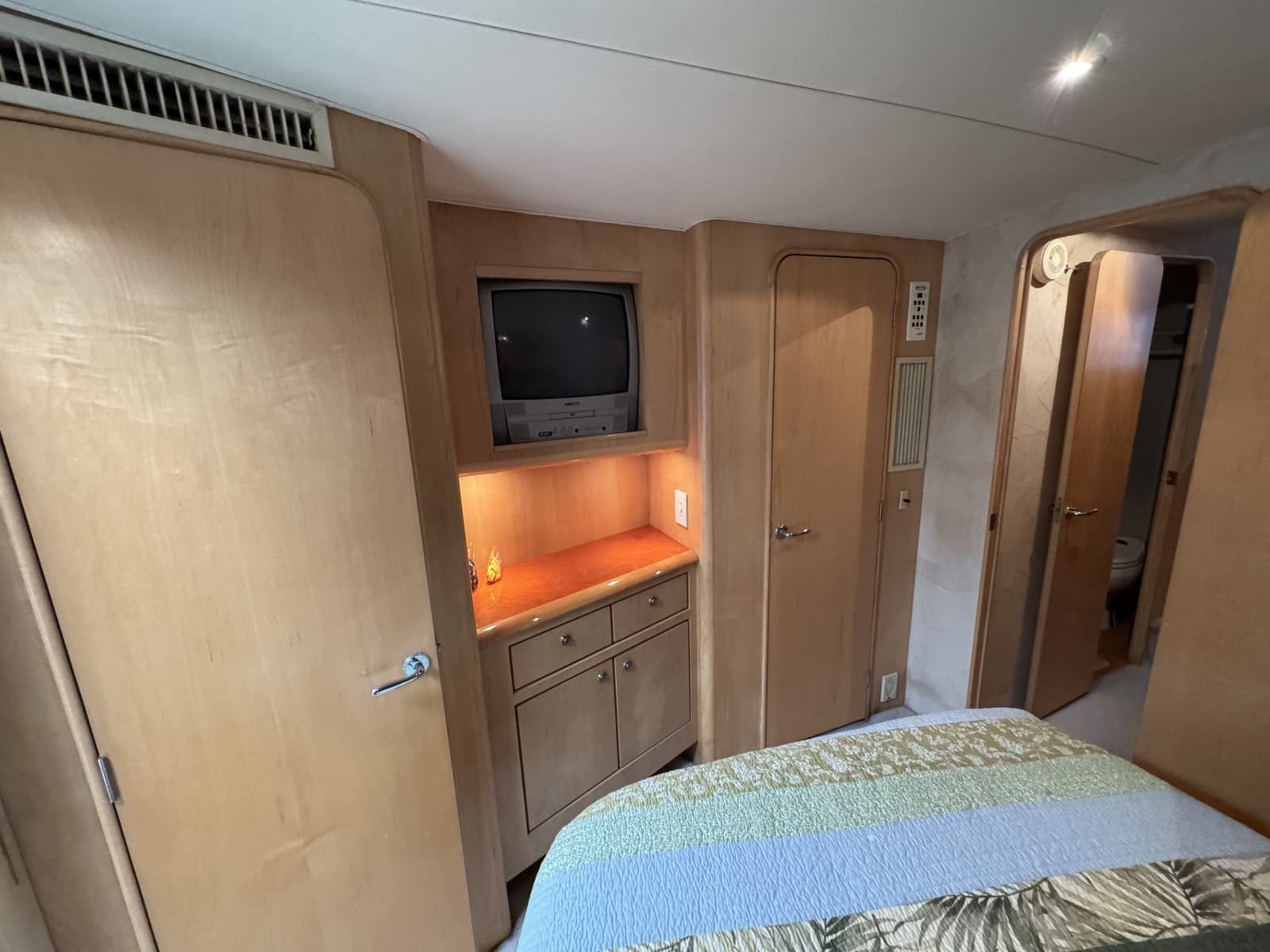 2002 Ocean Yachts 56 Super Sport - Photo 52