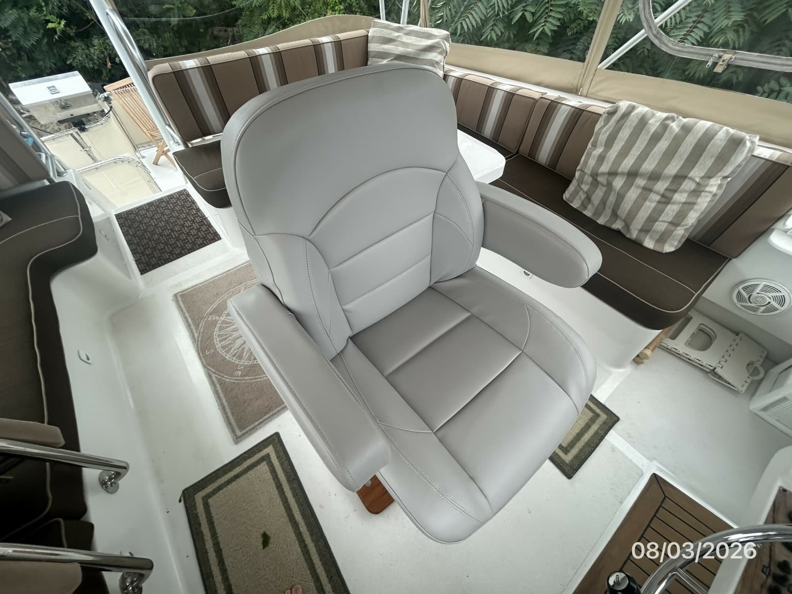2000 Mainship 430 - Photo 23