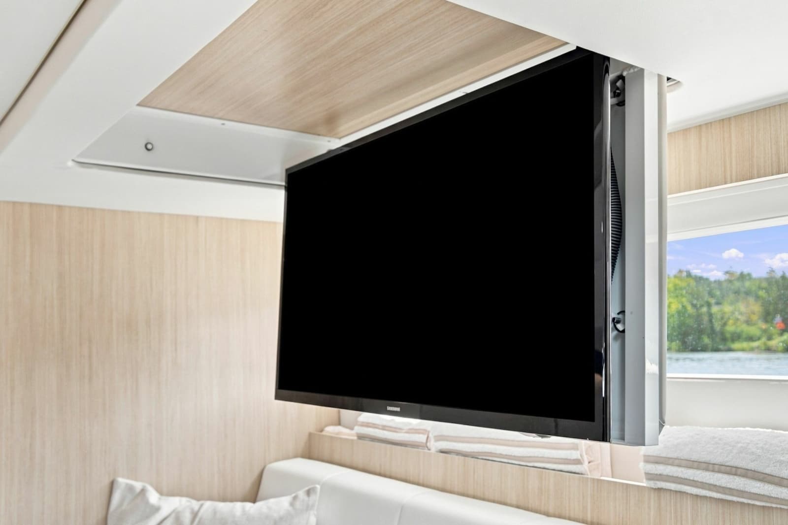 2025 Regal 42 Grande Coup - Photo 24