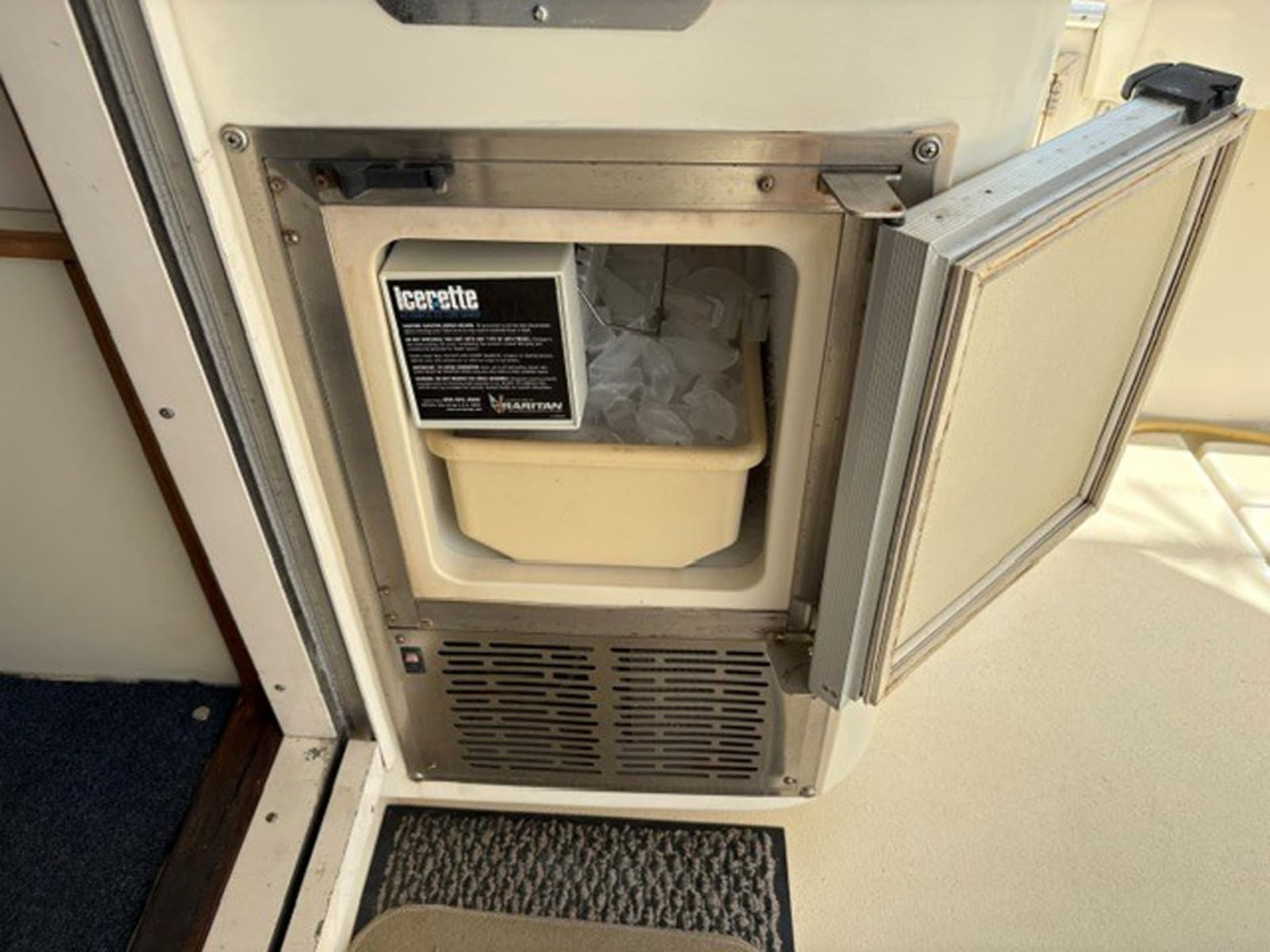 2001 Albin 35 Tournament Express - Photo 15