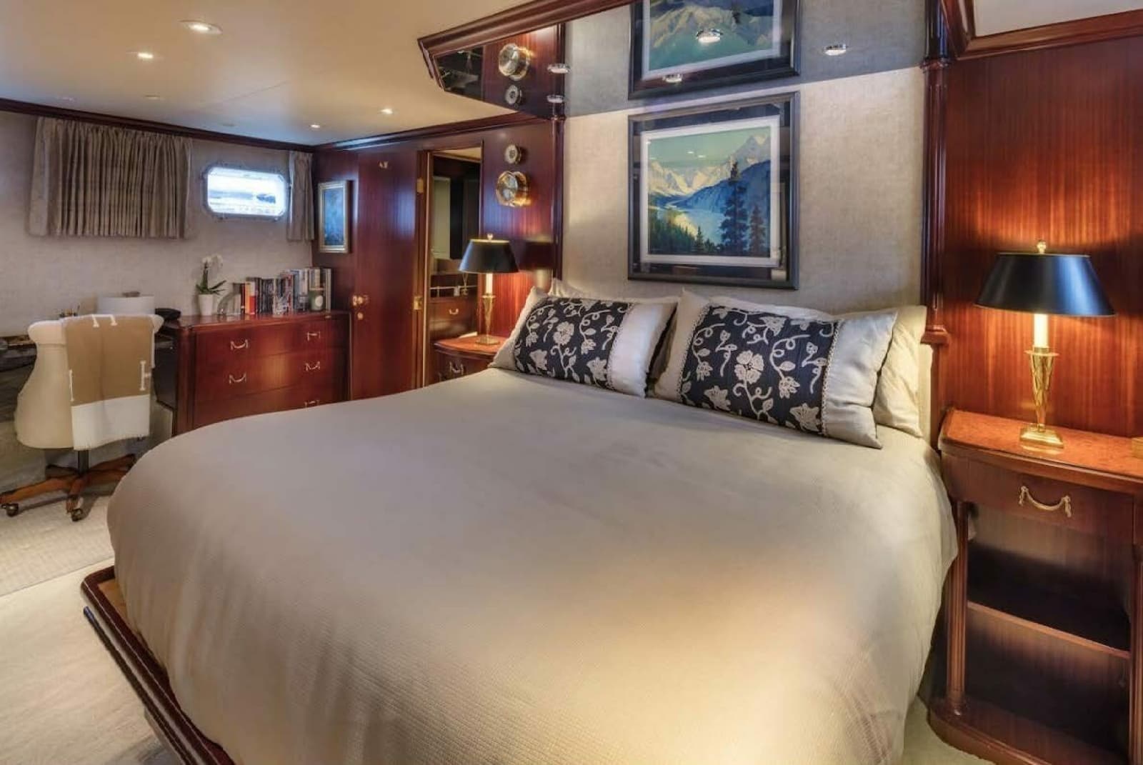 1998 Broward Pilothouse - Photo 9