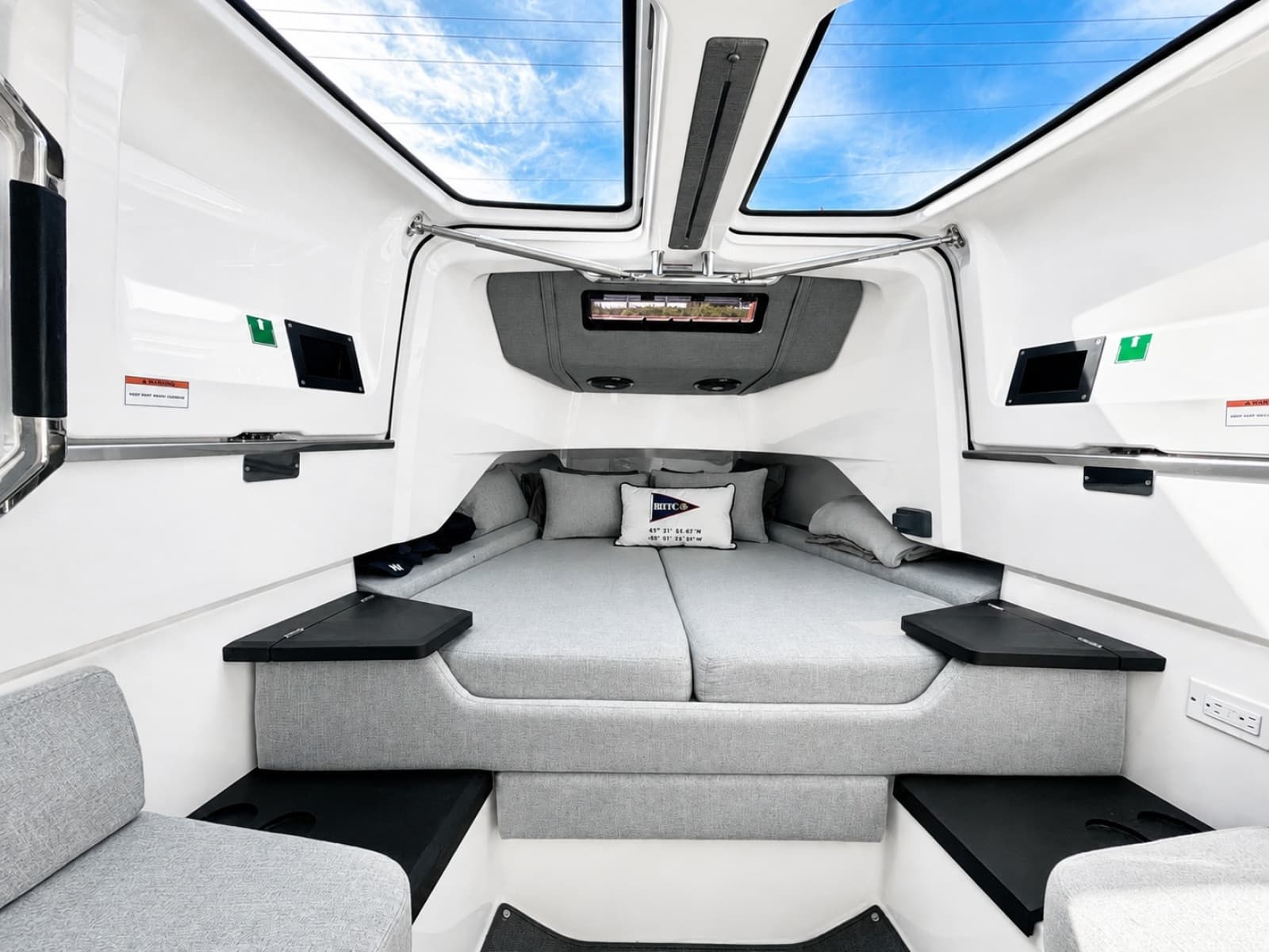 2022 Axopar Brabus 37 XC Cross Cabin - Photo 36