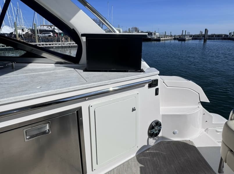 2020 Regal 33 XO - Photo 8