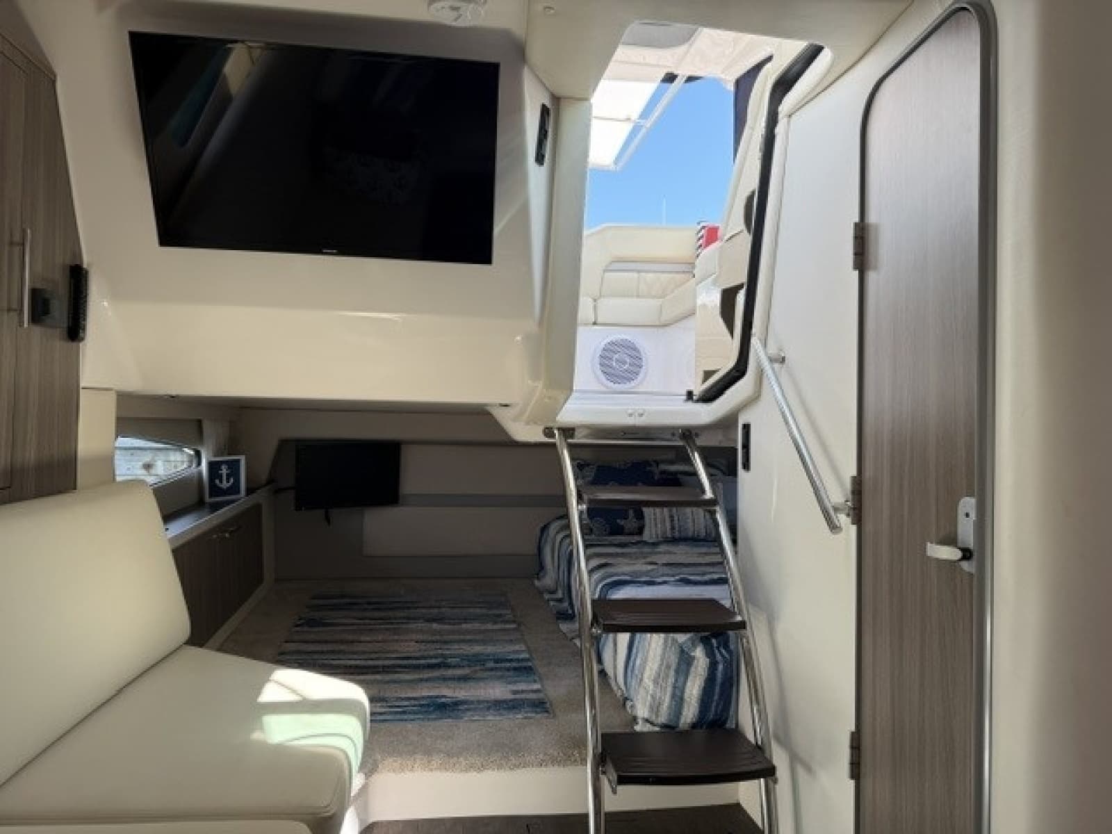 2020 Regal 33 XO - Photo 16