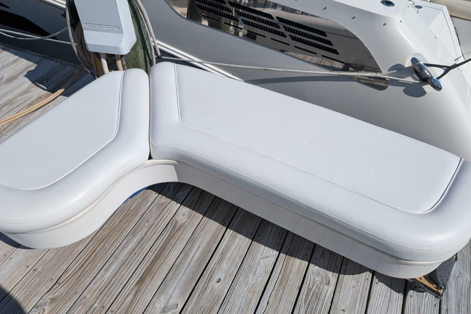 1999 Sea Ray 370 Express Cruiser - Photo 5