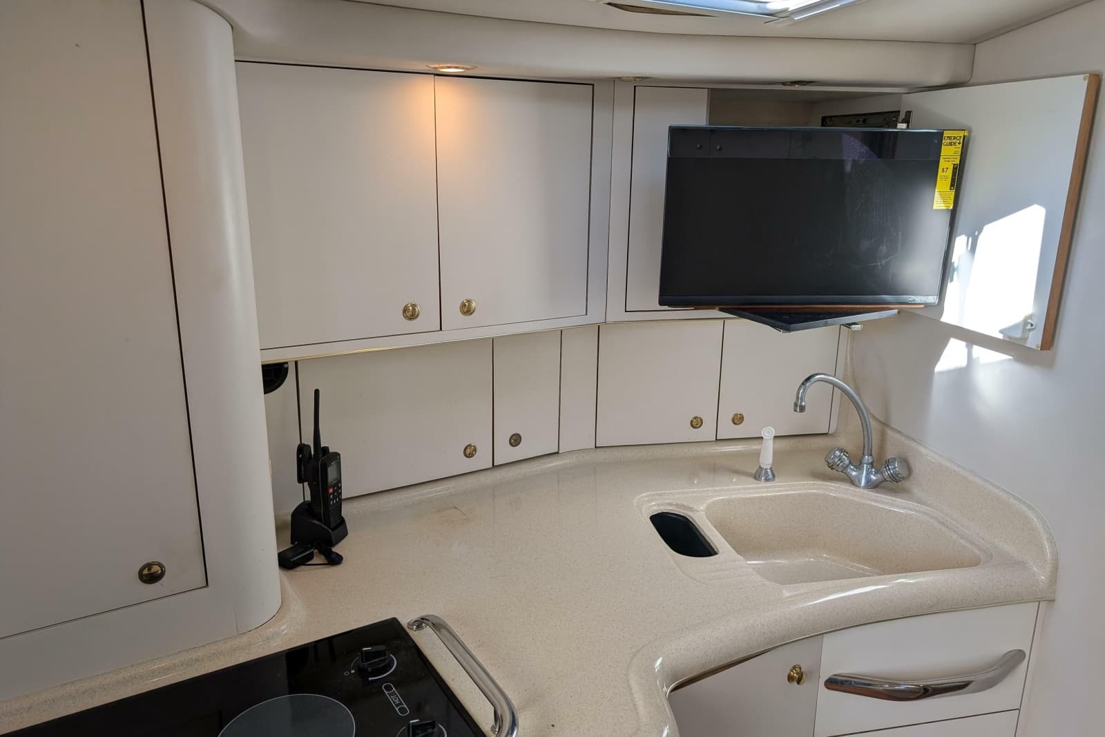 1999 Sea Ray 370 Express Cruiser - Photo 7