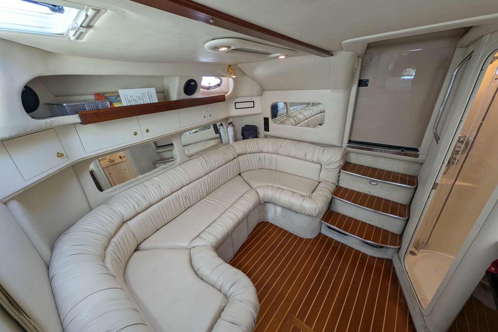 1999 Sea Ray 370 Express Cruiser - Photo 10