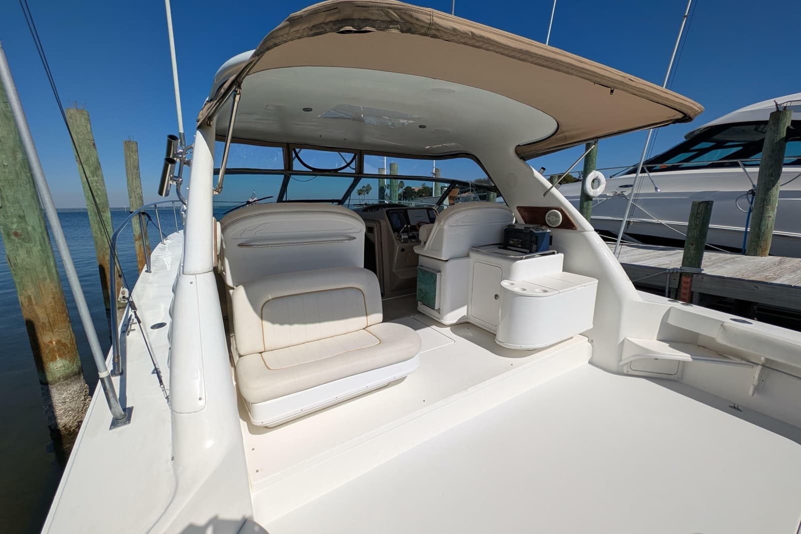 1999 Sea Ray 370 Express Cruiser - Photo 4