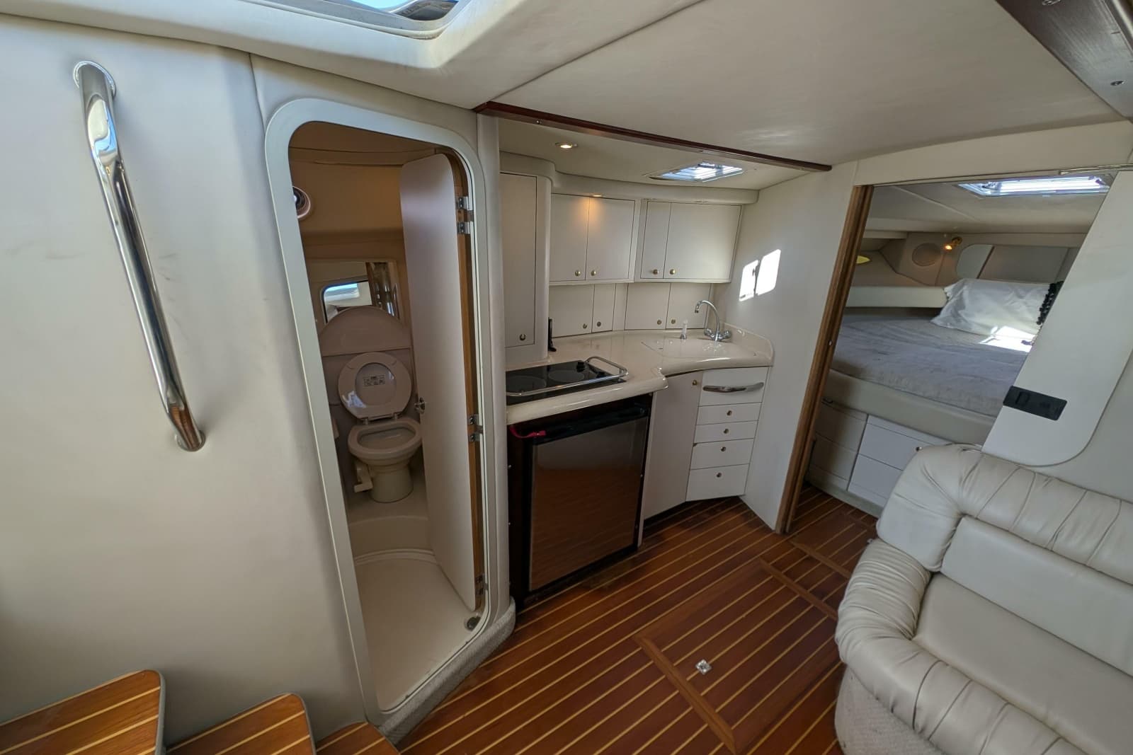 1999 Sea Ray 370 Express Cruiser - Photo 29