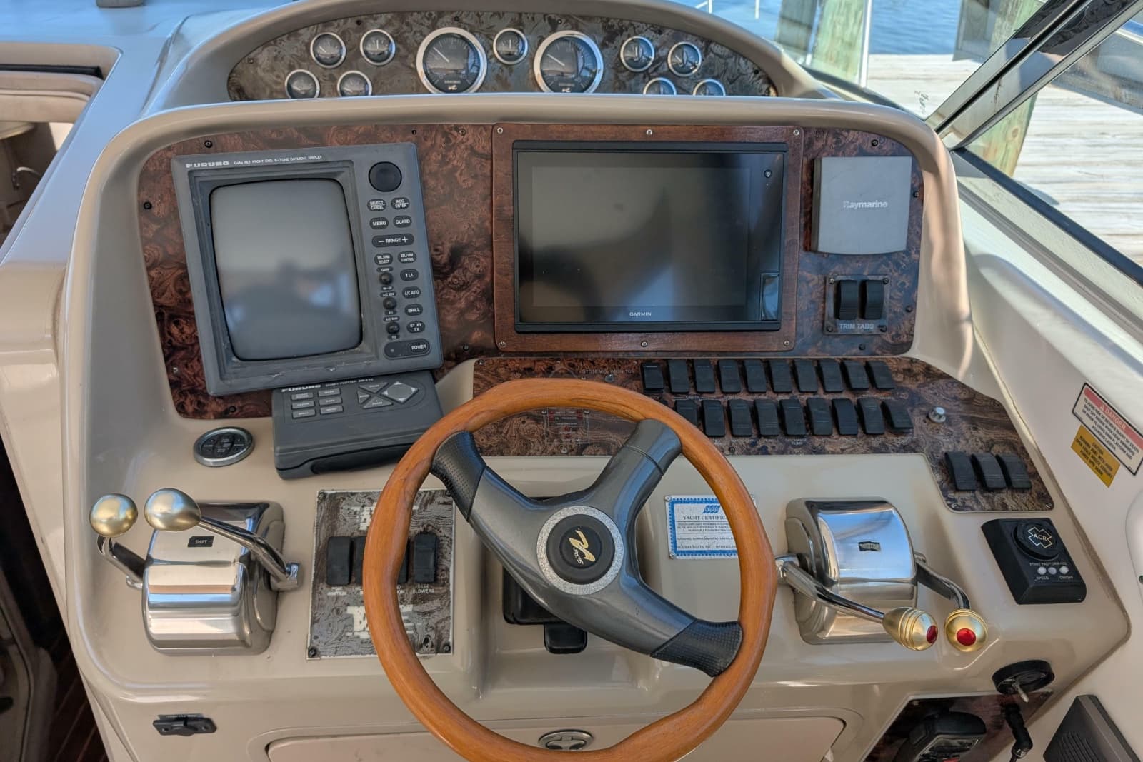 1999 Sea Ray 370 Express Cruiser - Photo 17