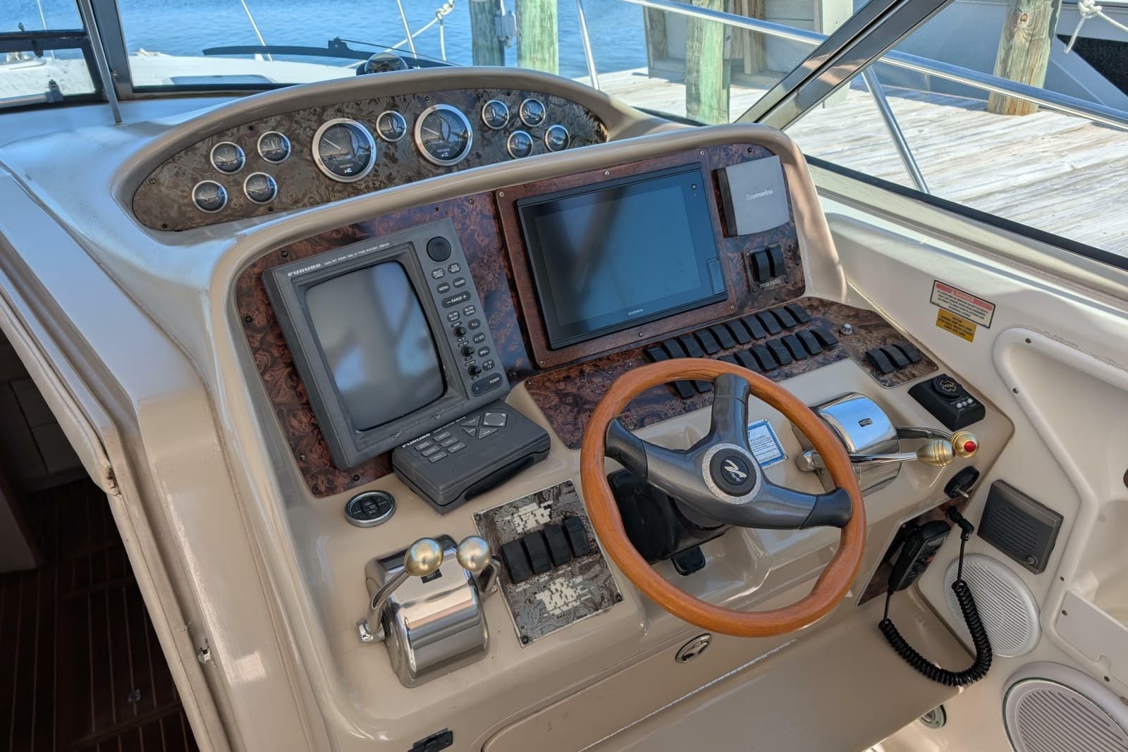 1999 Sea Ray 370 Express Cruiser - Photo 28