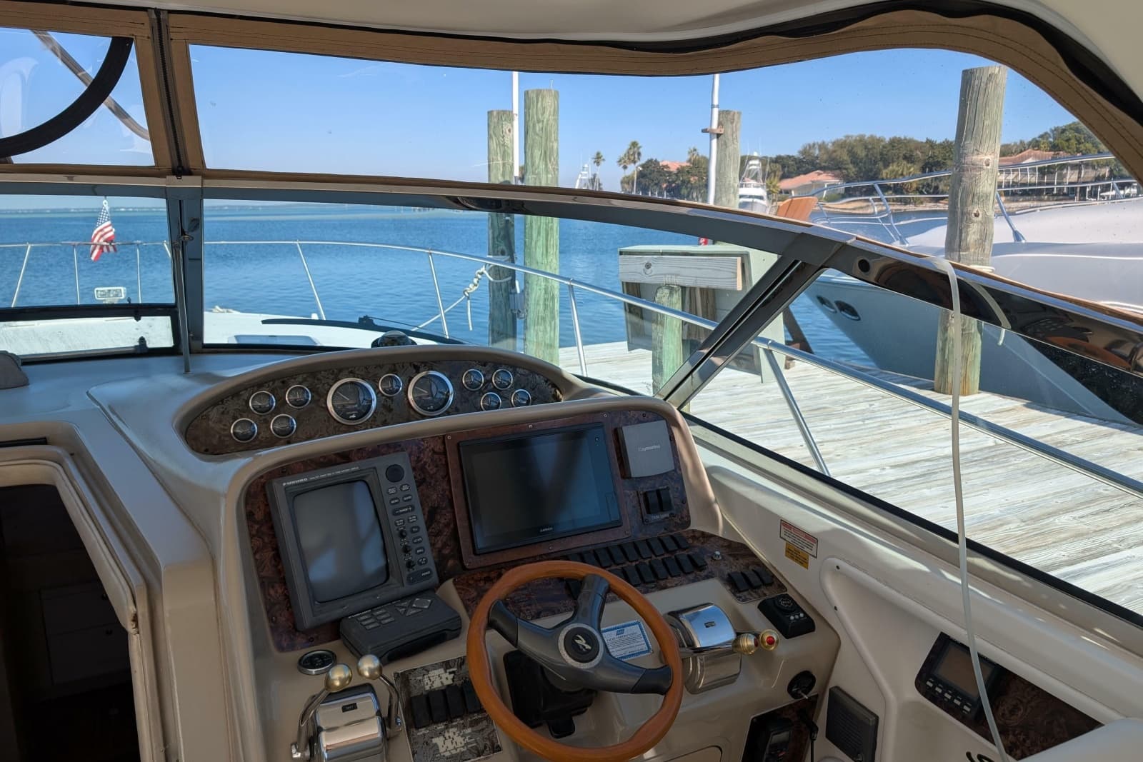 1999 Sea Ray 370 Express Cruiser - Photo 8