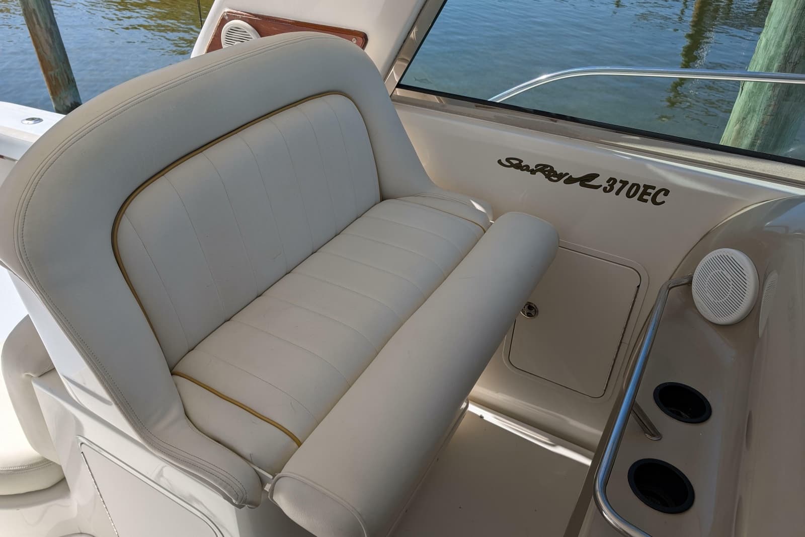 1999 Sea Ray 370 Express Cruiser - Photo 33