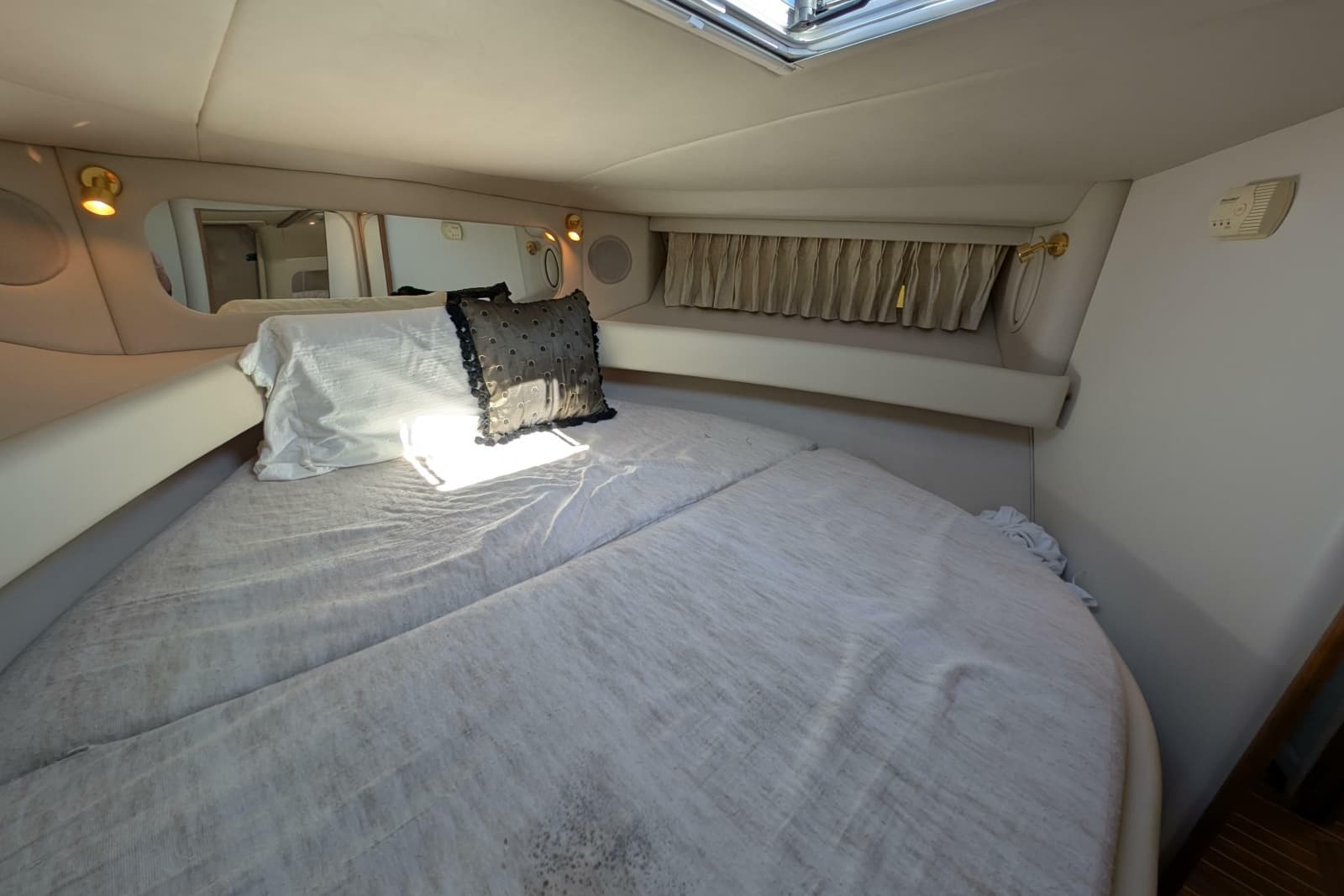 1999 Sea Ray 370 Express Cruiser - Photo 31