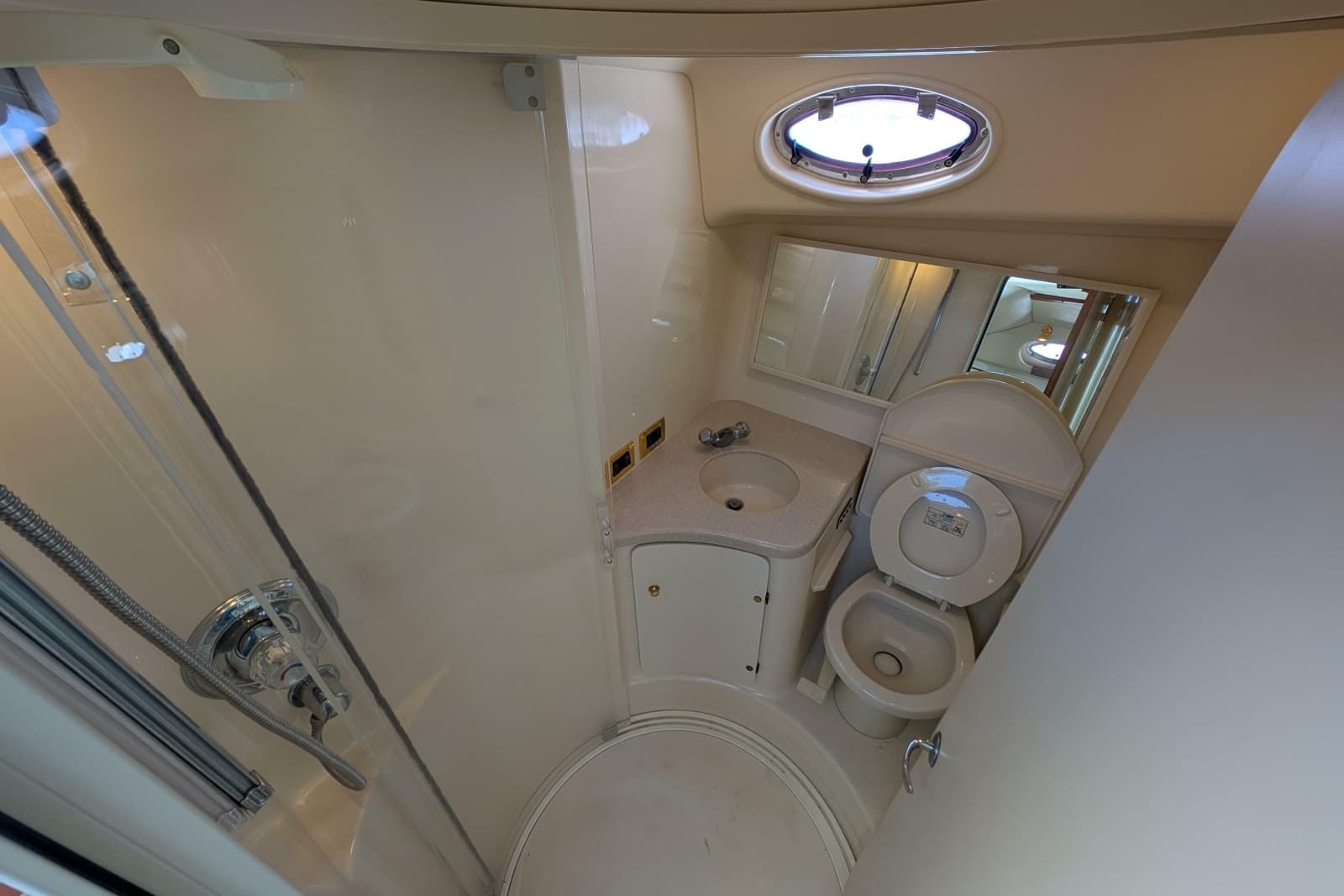 1999 Sea Ray 370 Express Cruiser - Photo 14