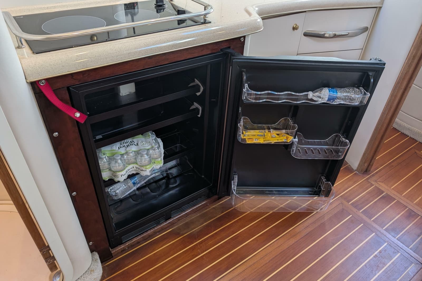 1999 Sea Ray 370 Express Cruiser - Photo 6