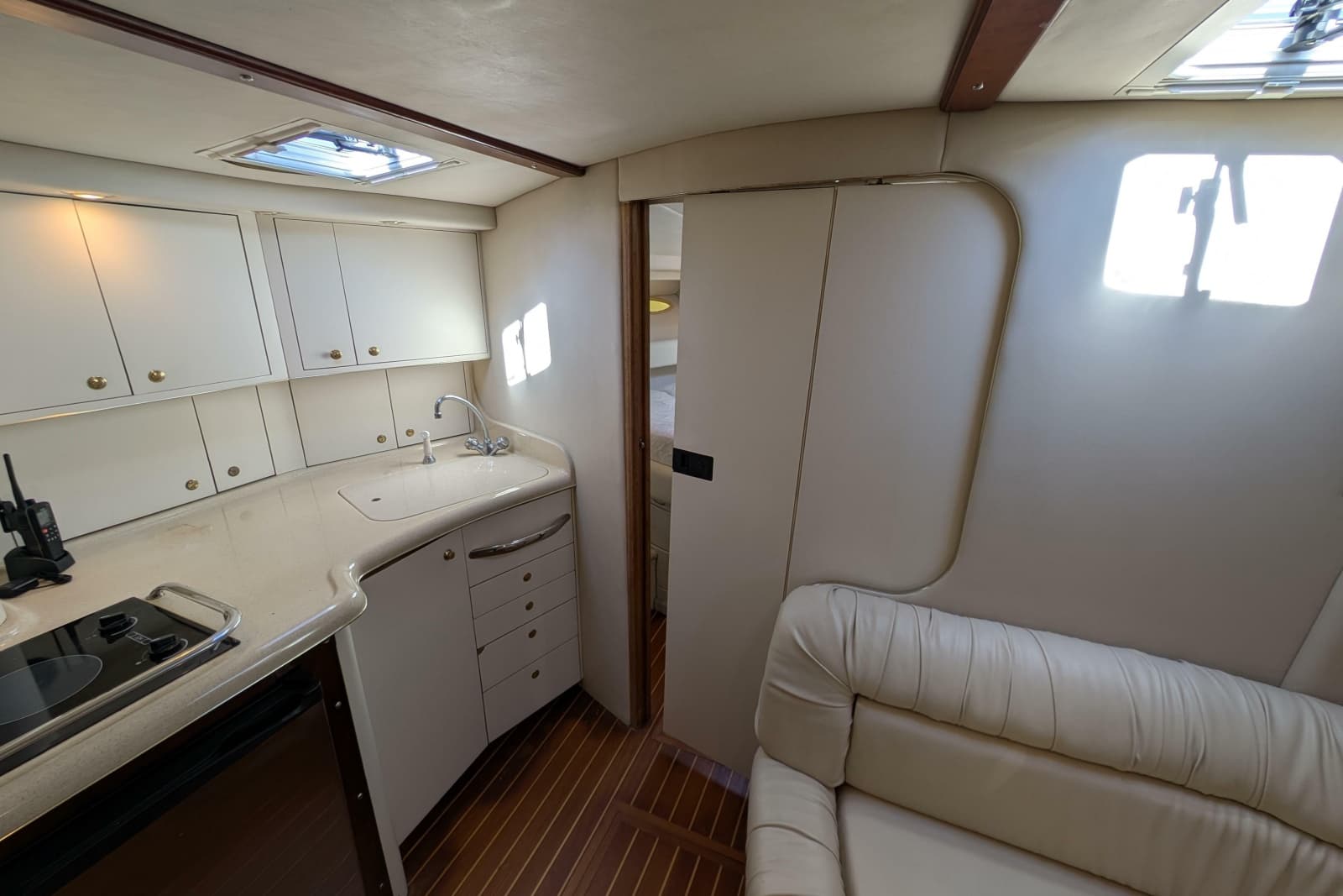 1999 Sea Ray 370 Express Cruiser - Photo 20