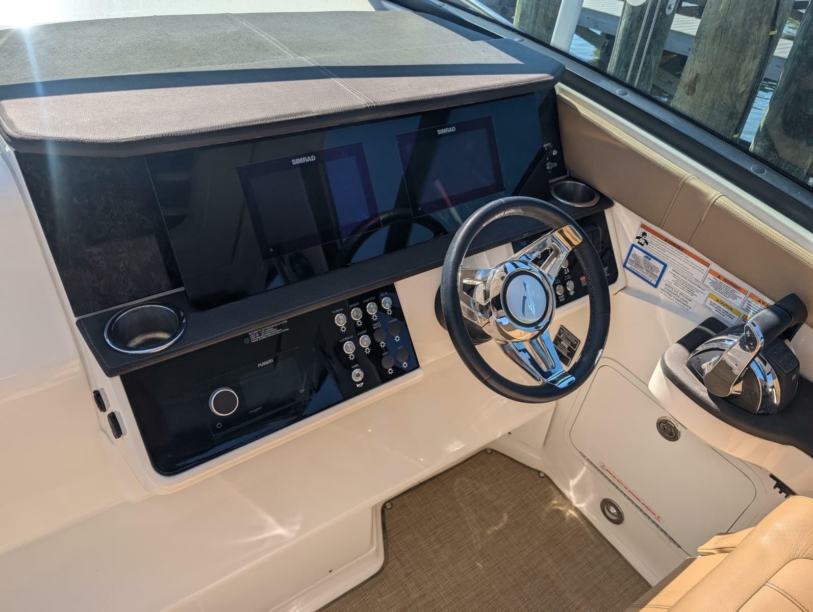 2019 Sea Ray Sundancer 320 - Photo 19