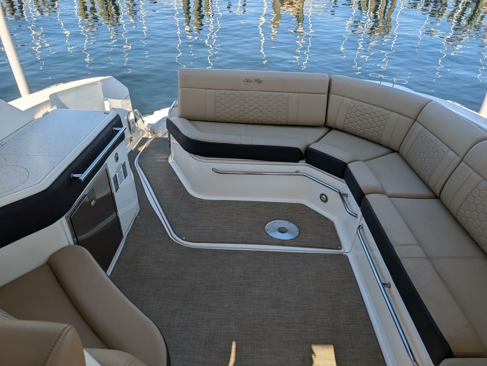 2019 Sea Ray Sundancer 320 - Photo 14