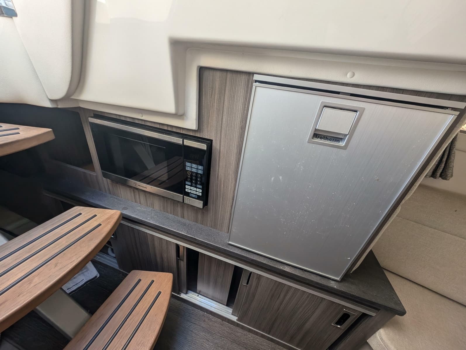 2019 Sea Ray Sundancer 320 - Photo 21