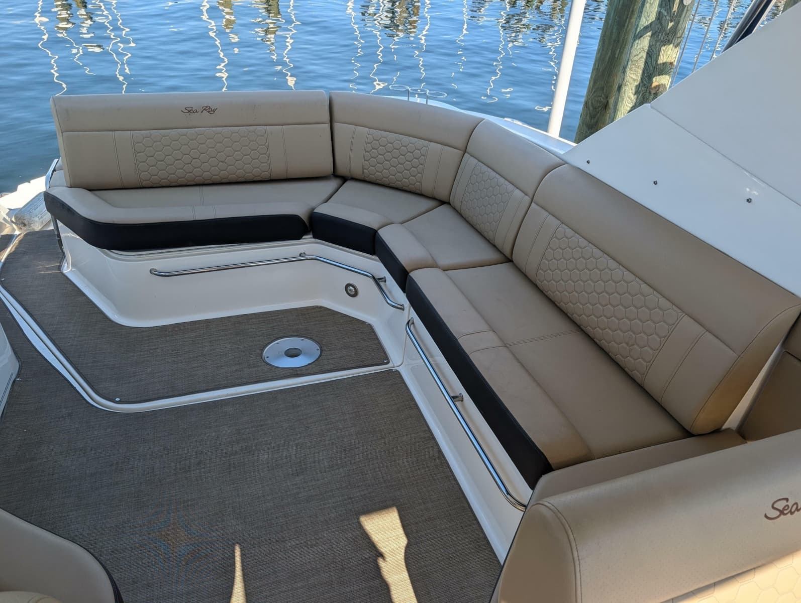 2019 Sea Ray Sundancer 320 - Photo 15