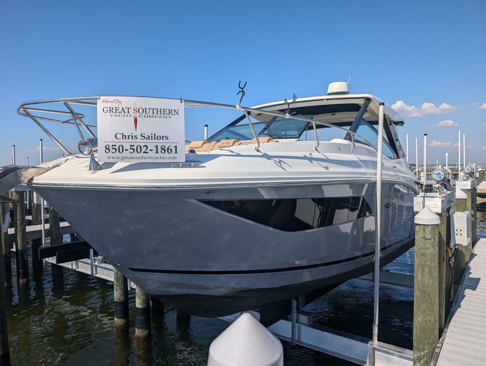 2019 Sea Ray Sundancer 320 - Photo 10