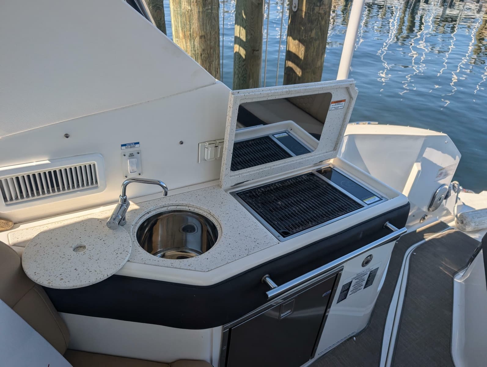 2019 Sea Ray Sundancer 320 - Photo 13