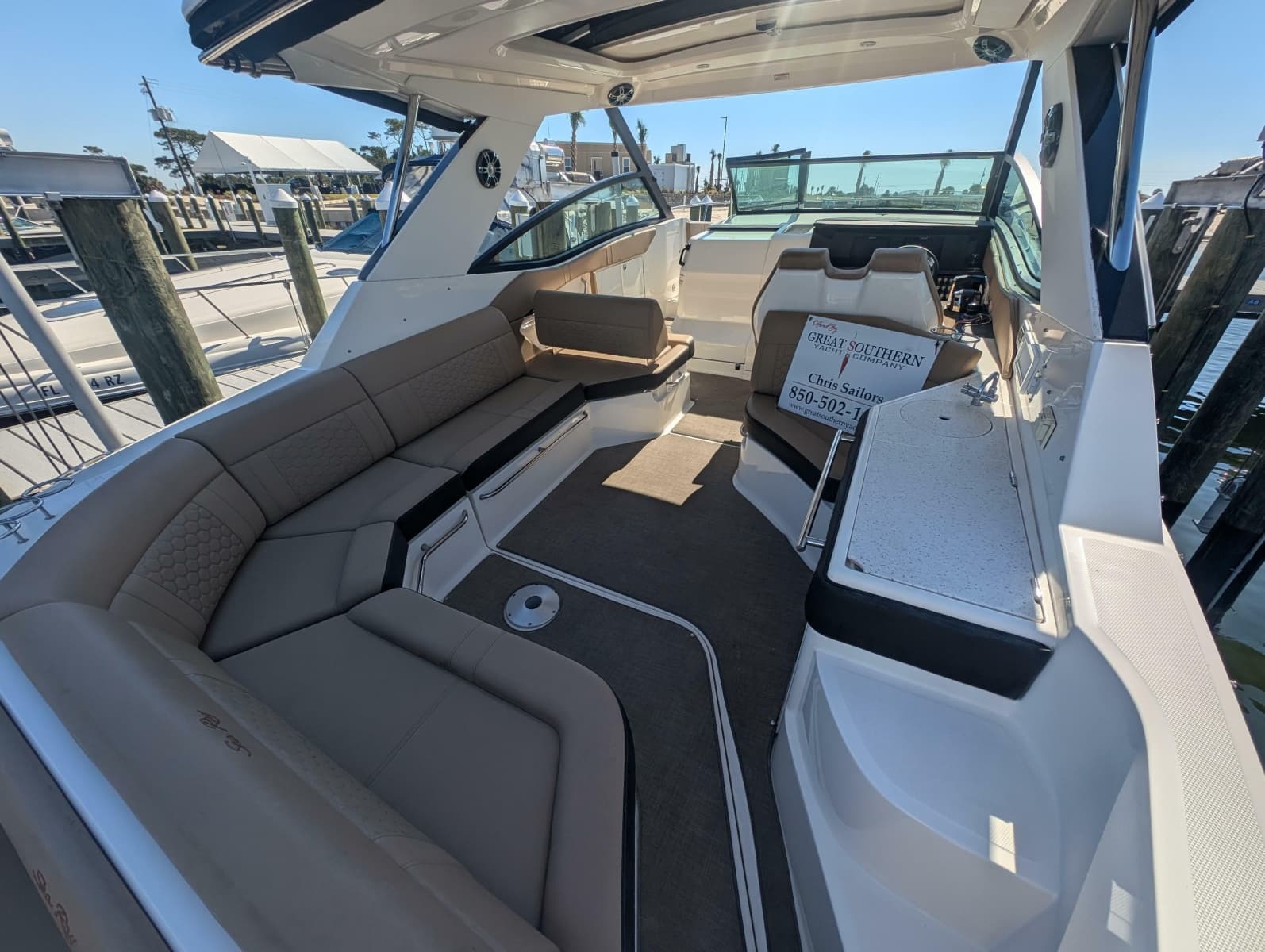 2019 Sea Ray Sundancer 320 - Photo 5