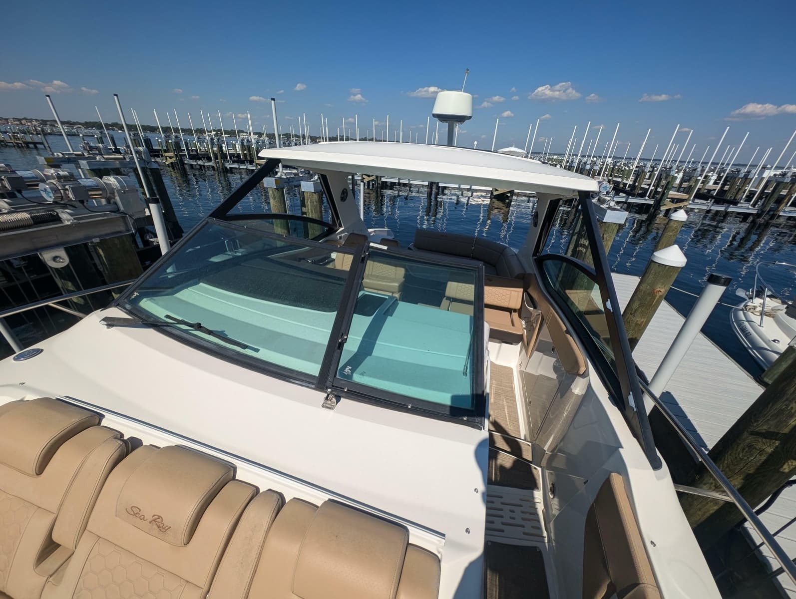 2019 Sea Ray Sundancer 320 - Photo 17
