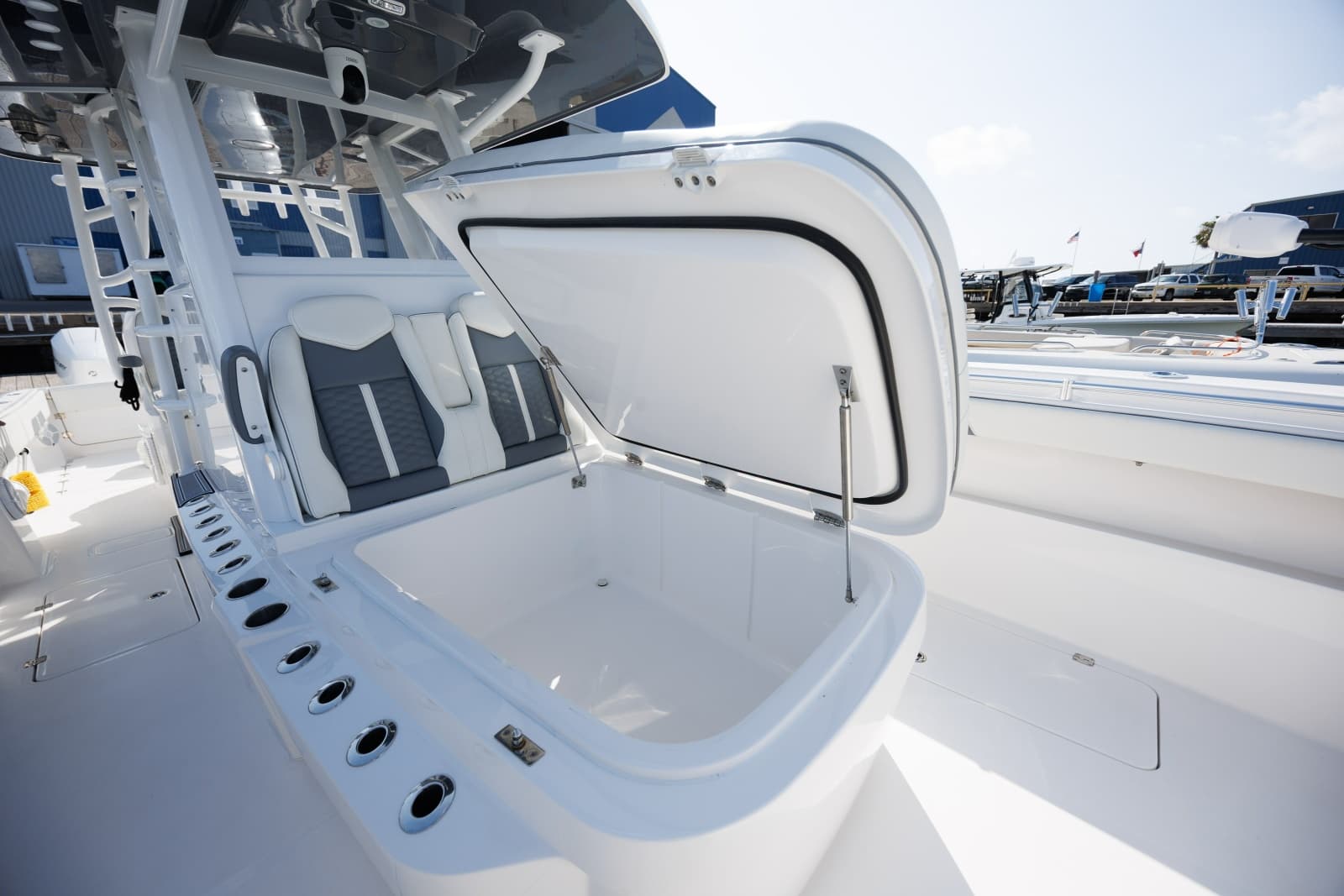 2024 Invincible 33 Catamaran - Photo 10