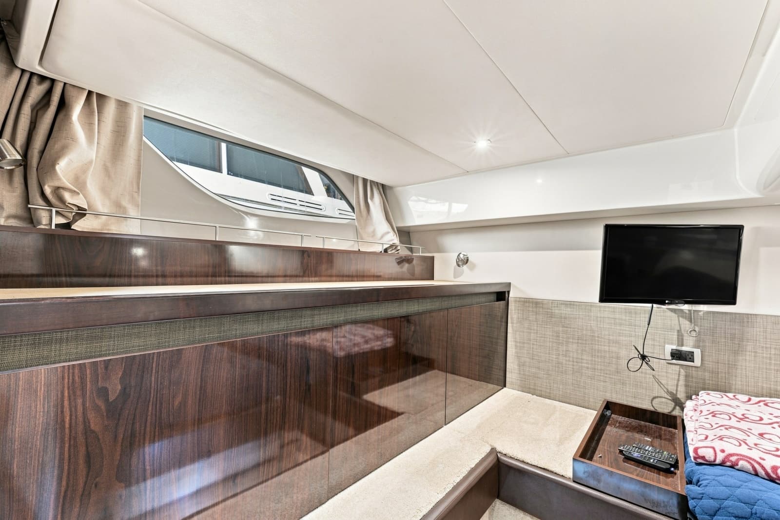 2017 Sea Ray Fly 400 - Photo 32