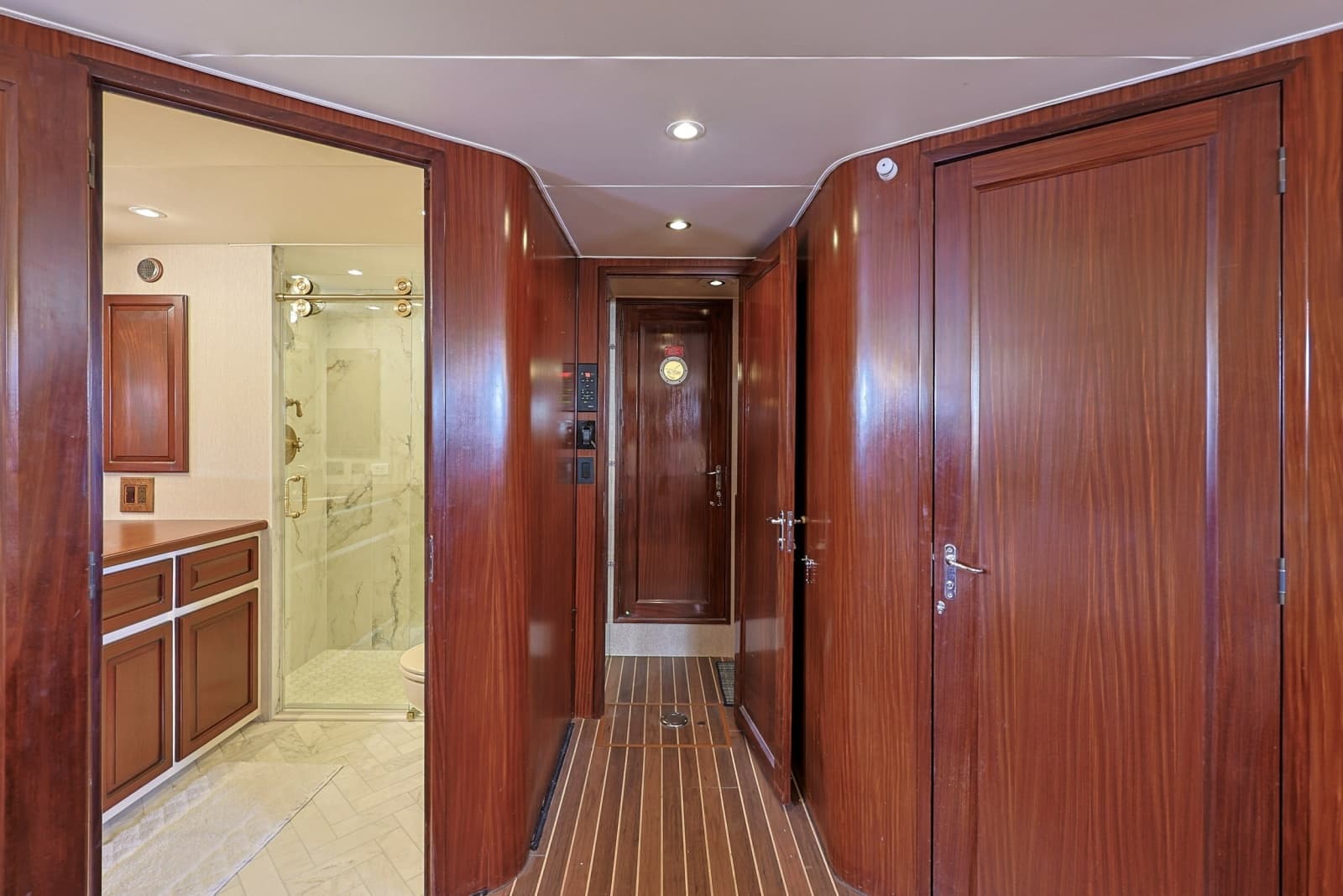 1989 Hatteras 74 Cockpit Motor Yacht - Photo 39