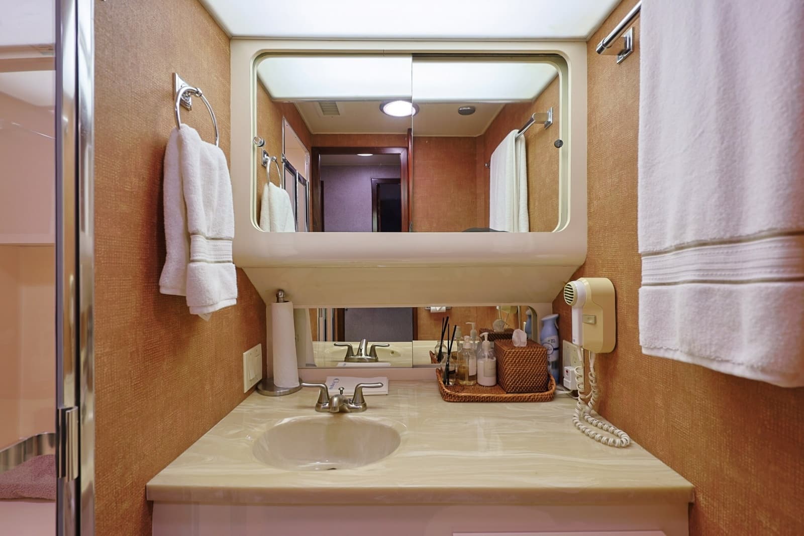 1989 Hatteras 74 Cockpit Motor Yacht - Photo 48
