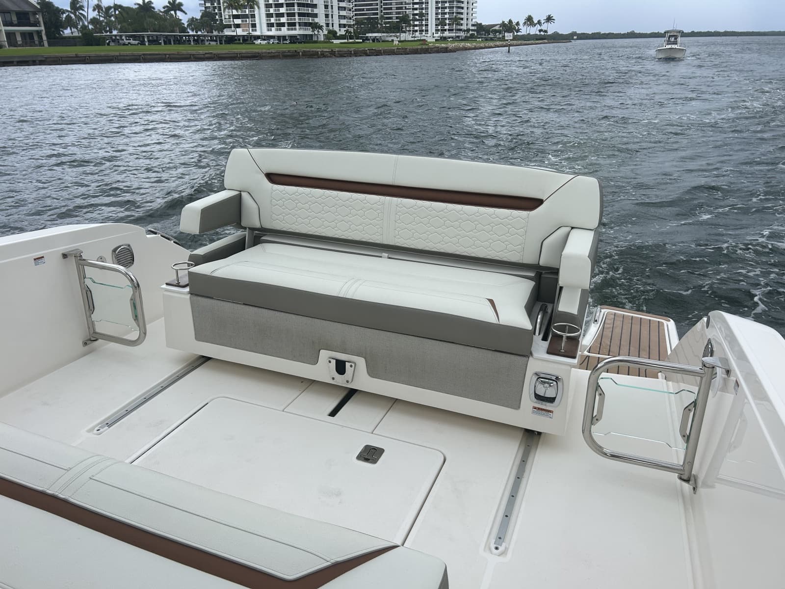 2023 Tiara Yachts 34 LS - Photo 12
