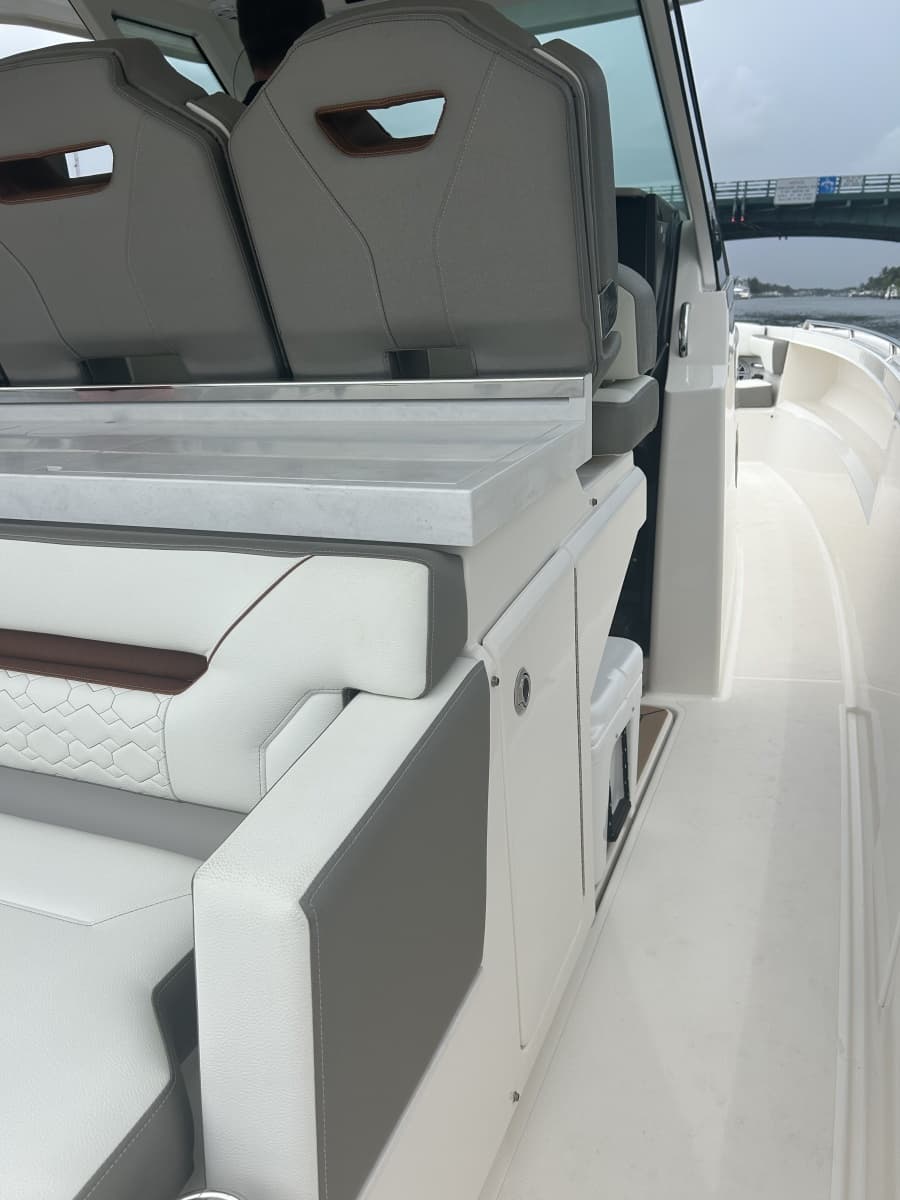 2023 Tiara Yachts 34 LS - Photo 16