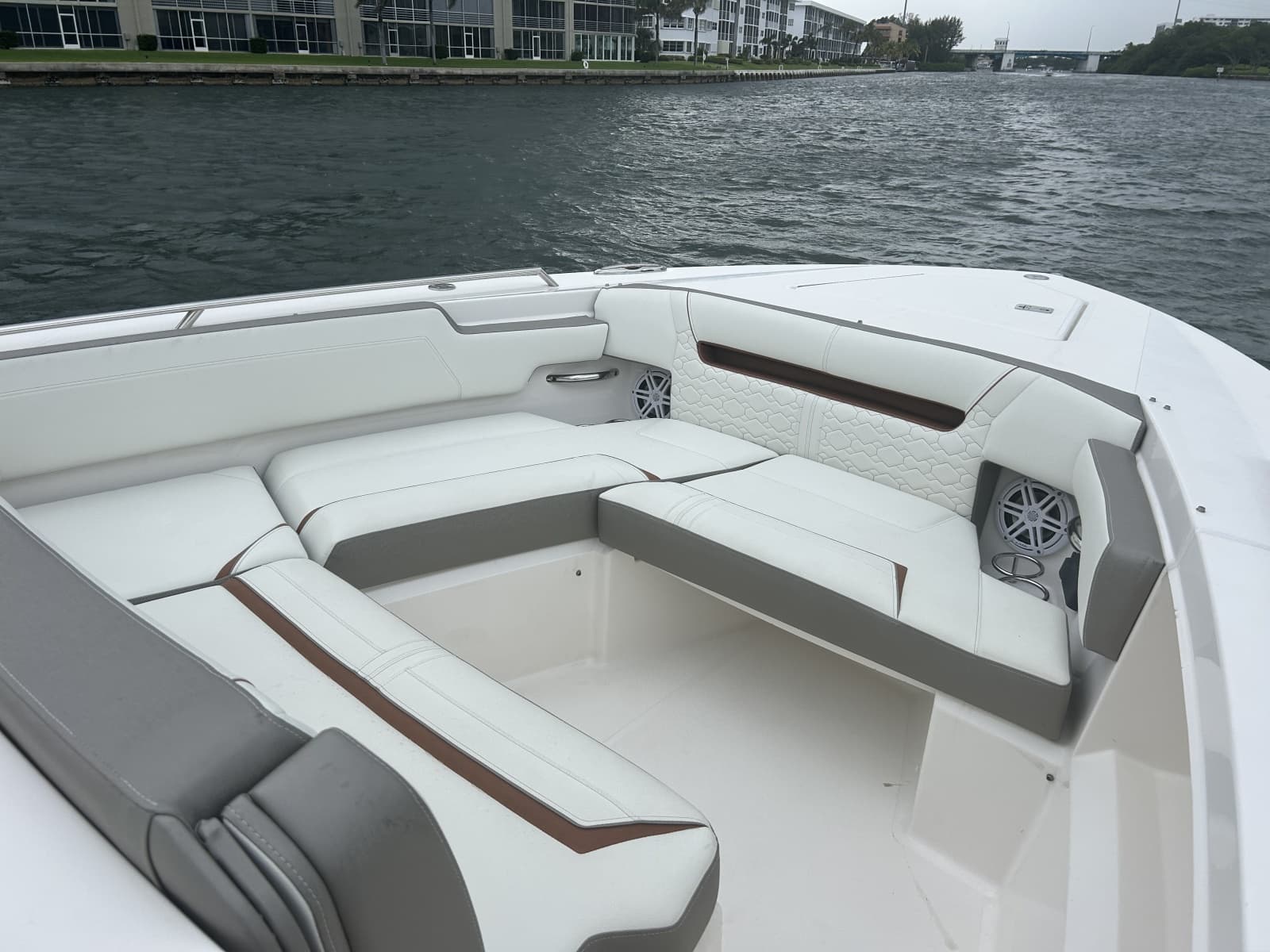 2023 Tiara Yachts 34 LS - Photo 22