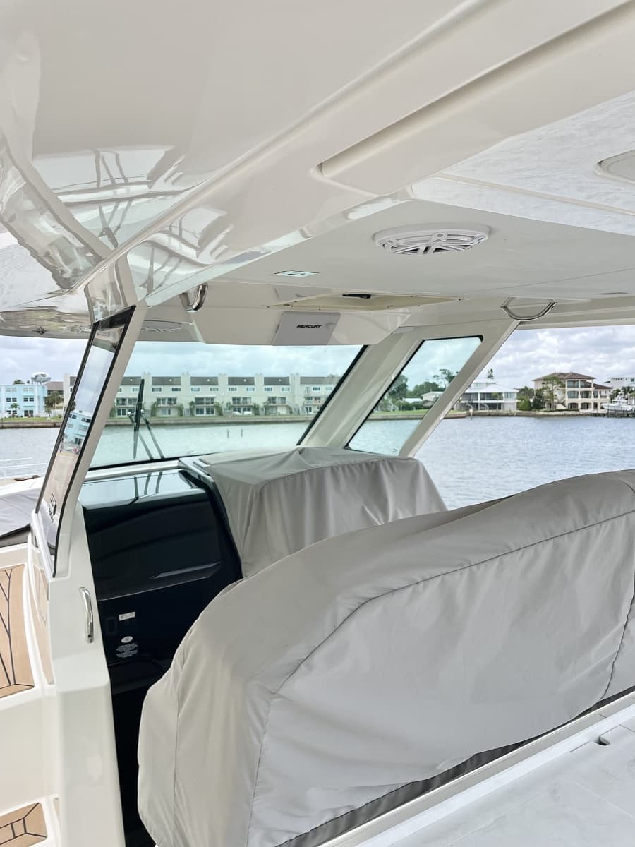 2023 Tiara Yachts 34 LS - Photo 25