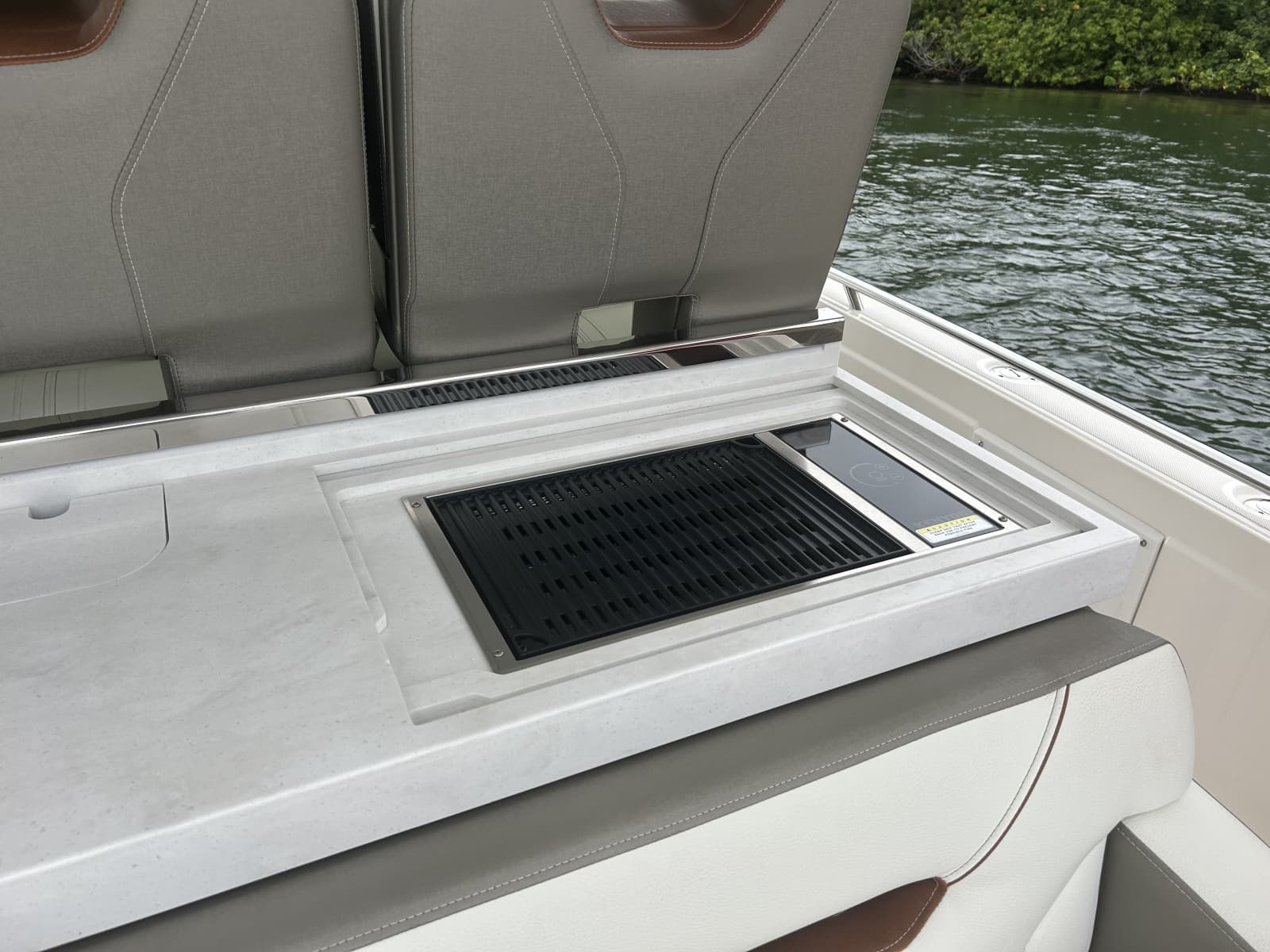 2023 Tiara Yachts 34 LS - Photo 15