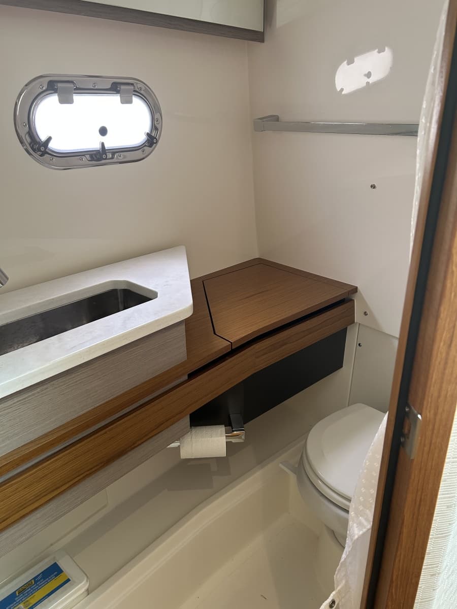 2023 Tiara Yachts 34 LS - Photo 30