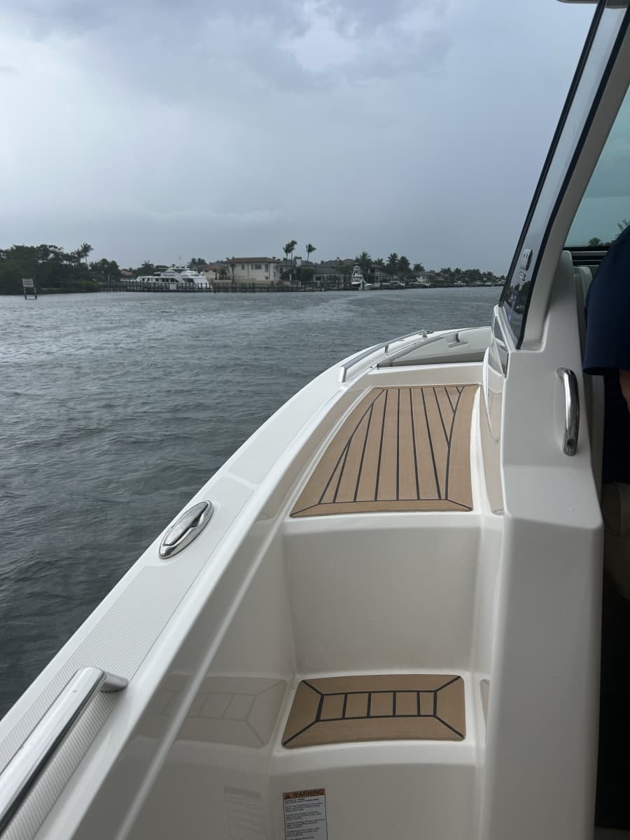 2023 Tiara Yachts 34 LS - Photo 20