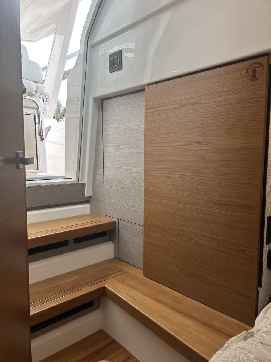 2023 Tiara Yachts 34 LS - Photo 29