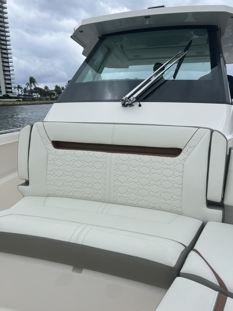 2023 Tiara Yachts 34 LS - Photo 23