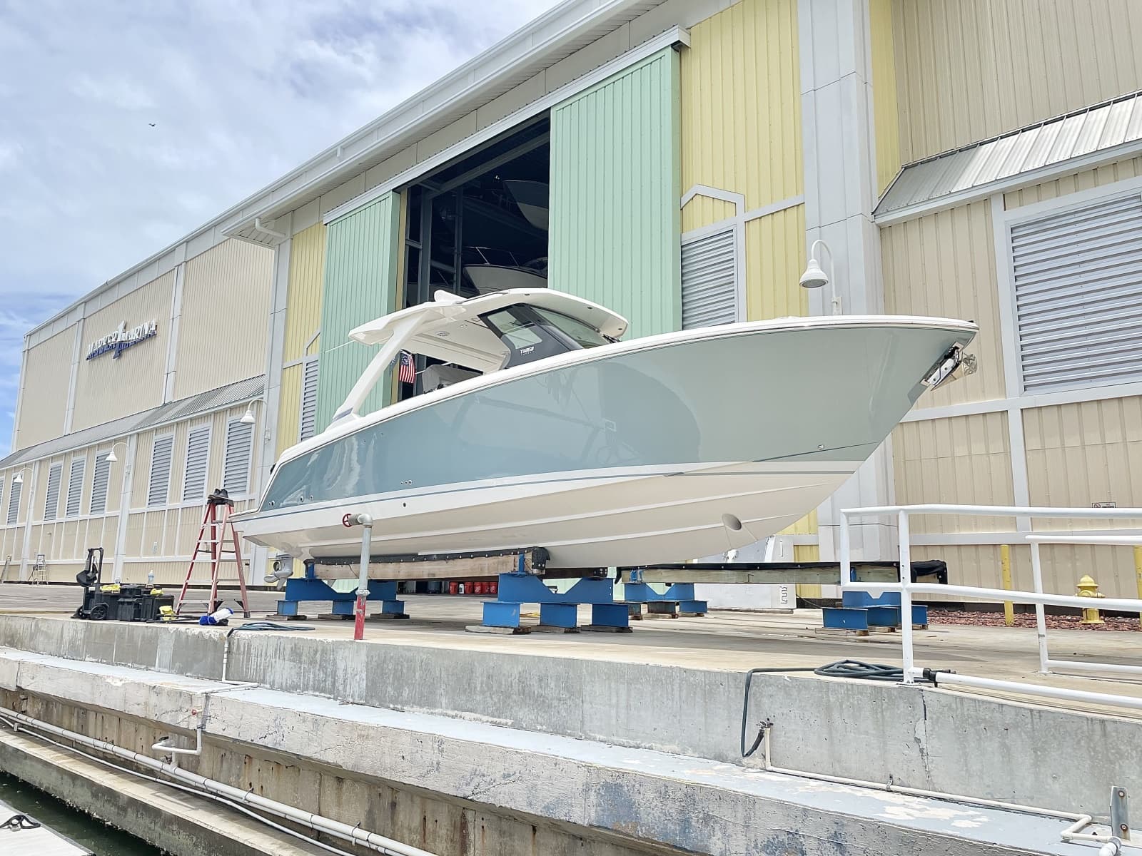 2023 Tiara Yachts 34 LS - Photo 2